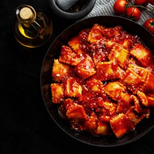 Raviolitos con salsa de carne