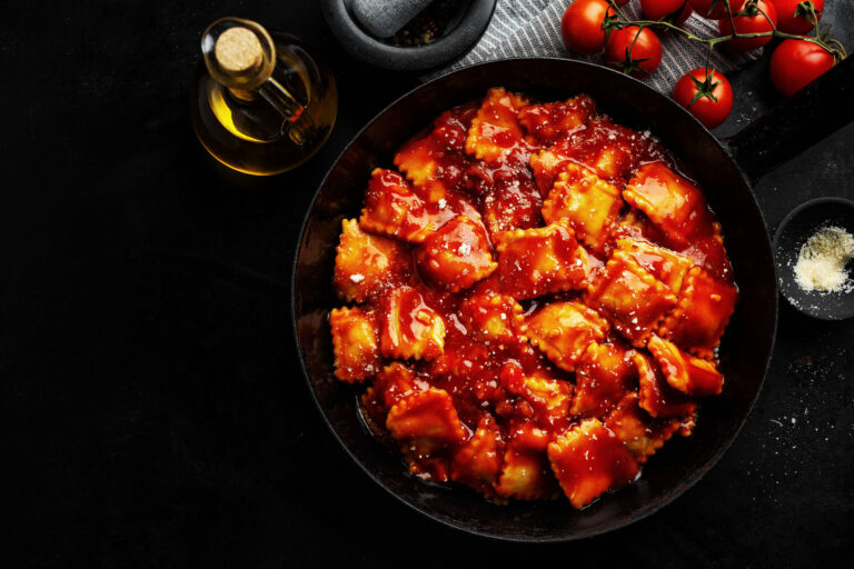 Raviolitos con salsa de carne
