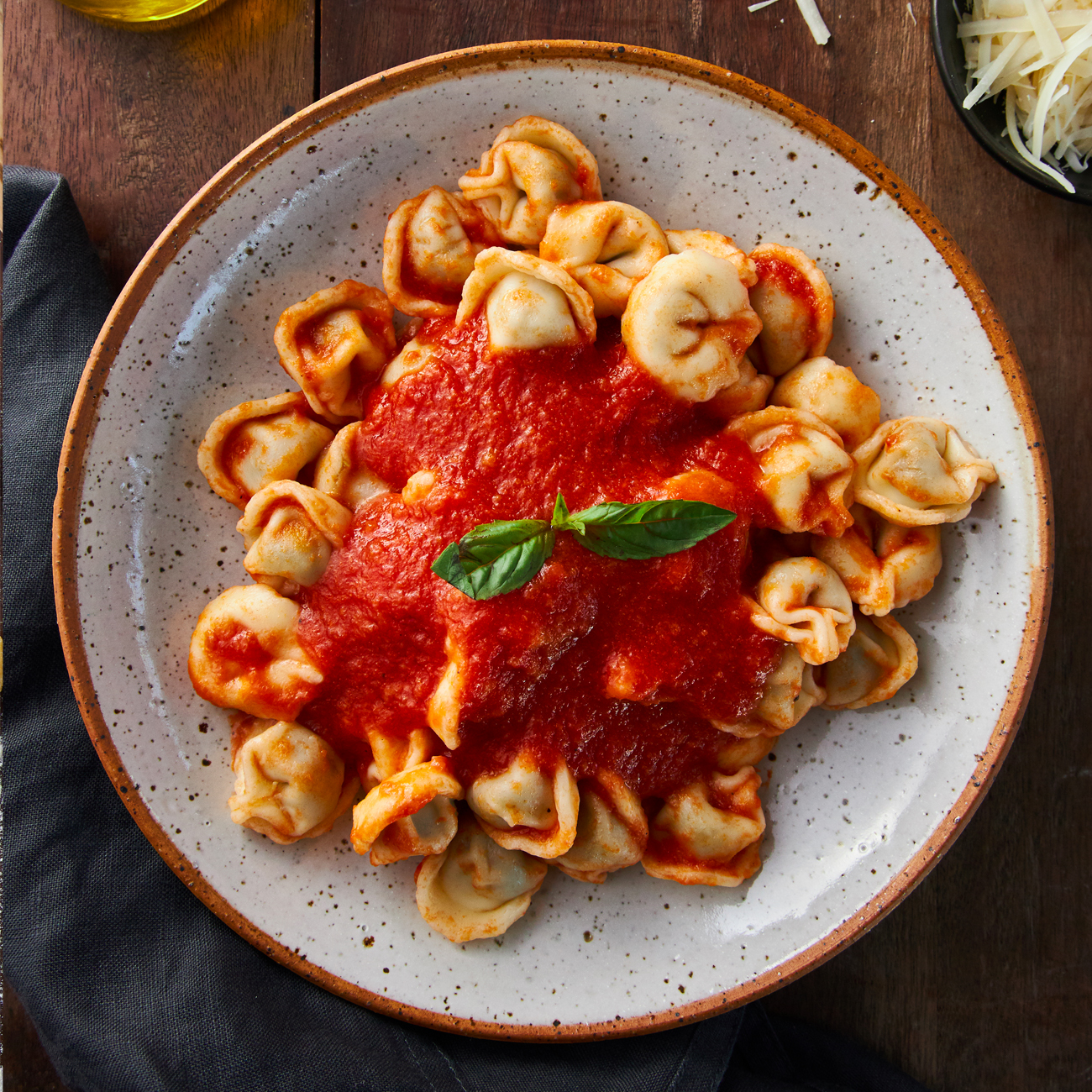 Dúo Cappelletti y Salsa de Tomate